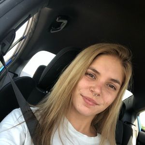 Meet your Posher, Idalis